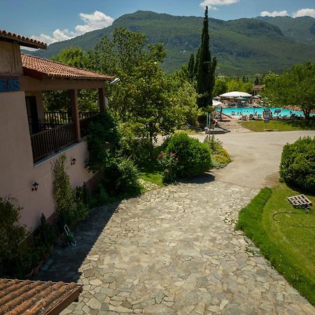 Pineas Hotel Kalampáka Buitenkant foto