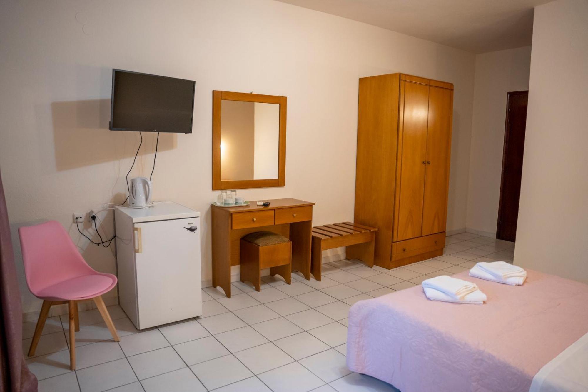 Pineas Hotel Kalampáka Buitenkant foto