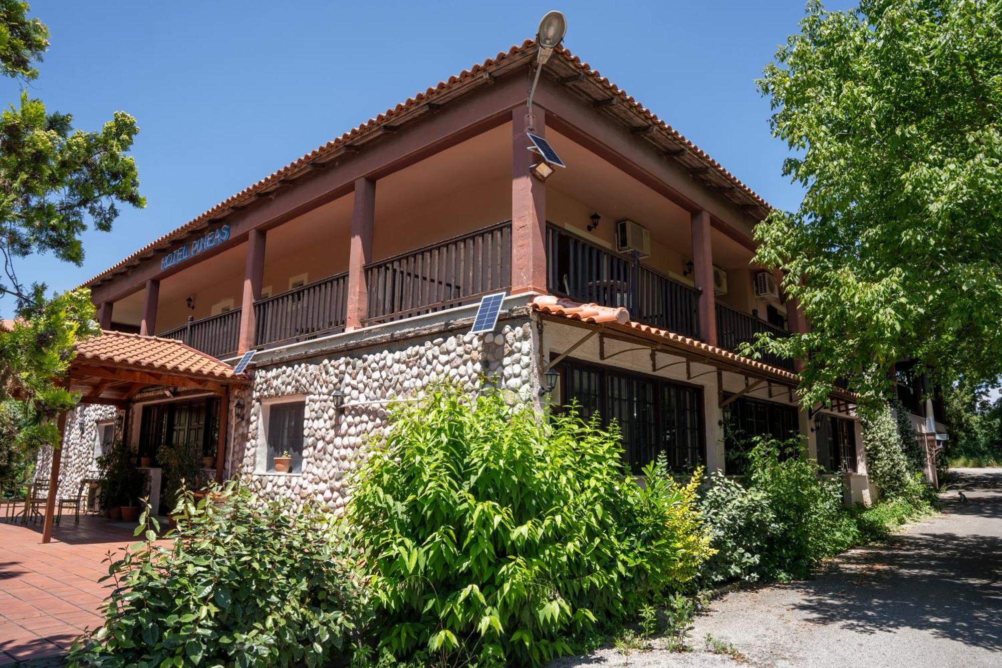 Pineas Hotel Kalampáka Buitenkant foto