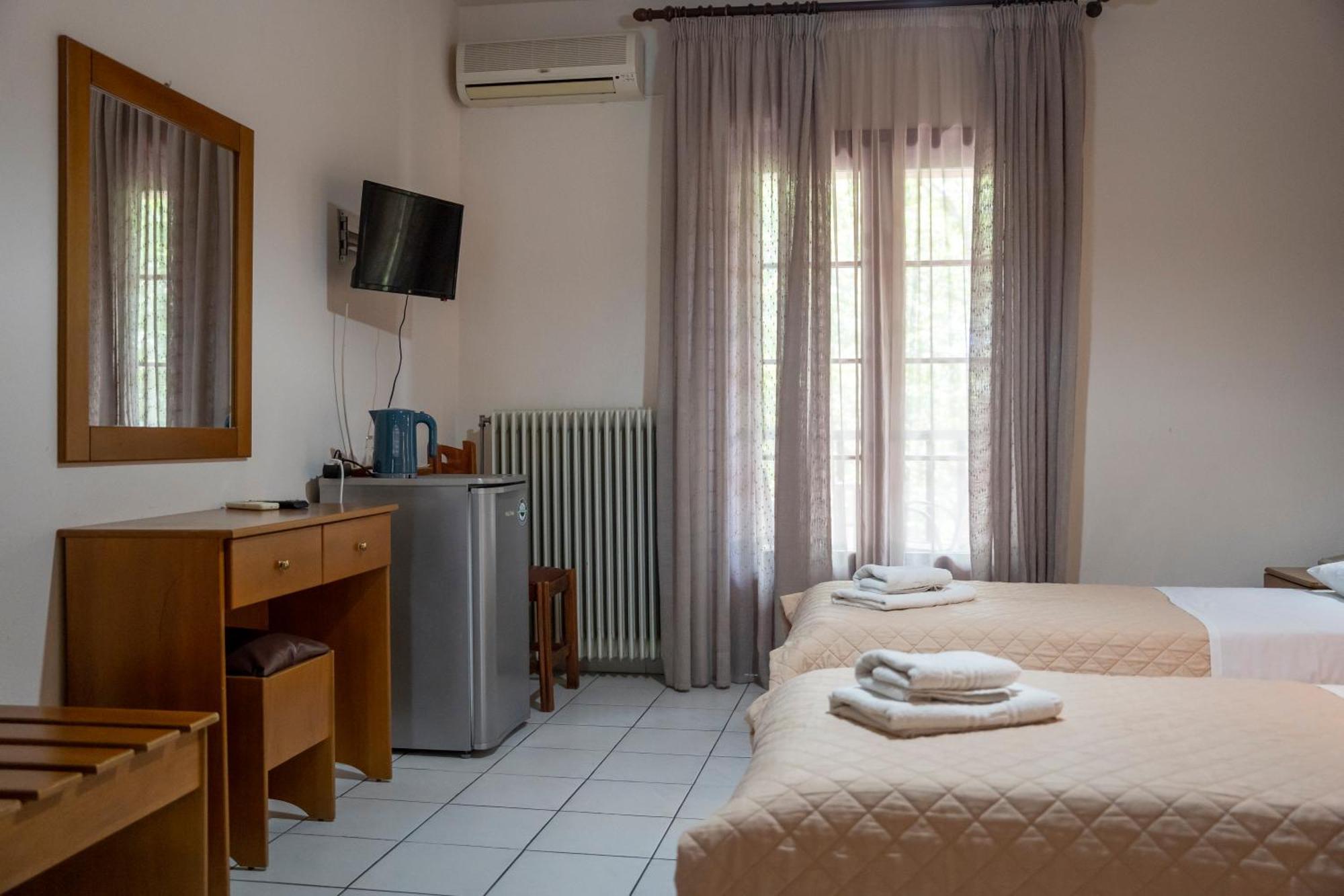 Pineas Hotel Kalampáka Buitenkant foto