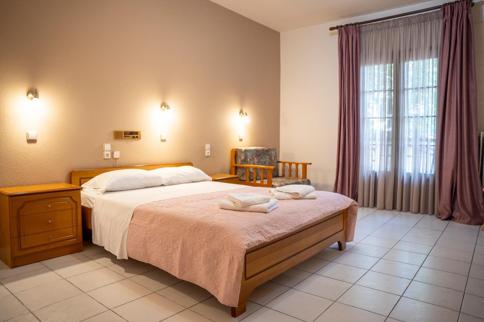 Pineas Hotel Kalampáka Buitenkant foto