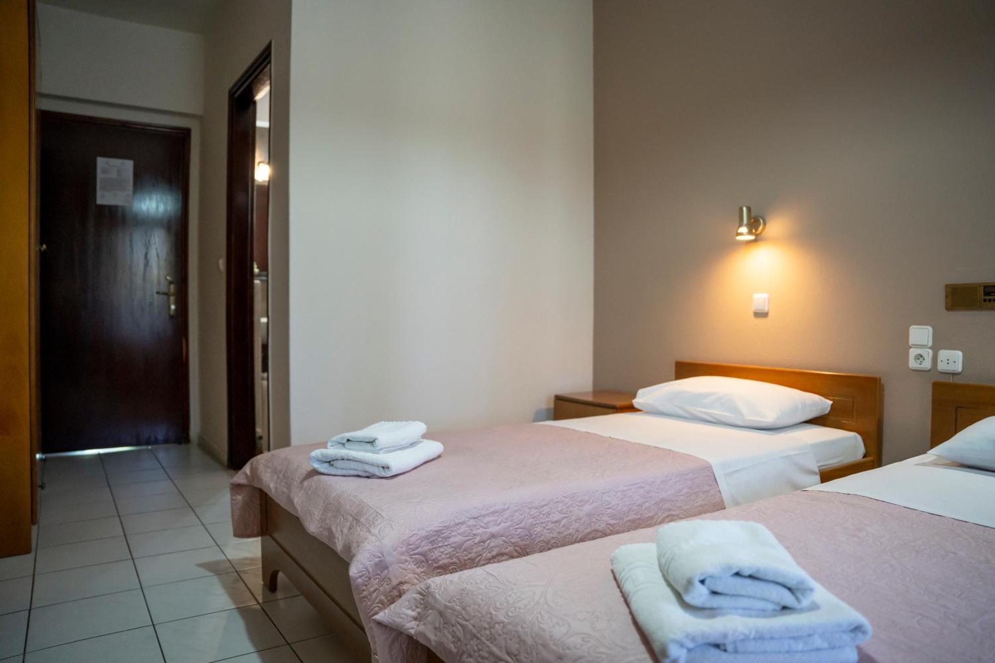Pineas Hotel Kalampáka Buitenkant foto